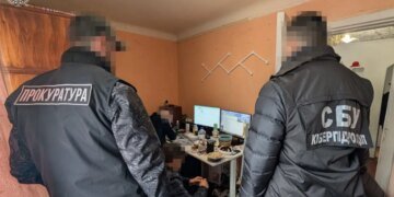 Крали токены, взламывали аккаунты Roblox и продавали в Россию — схему трёх дрогобычан раскрыли