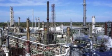 Москва запретила вывоз серной кислоты: при чем здесь удары ВСУ
