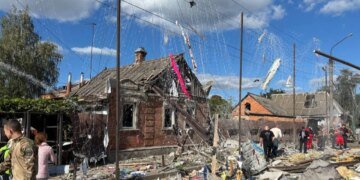 росіяни вдарили КАБами по Сумах: шестеро постраждалих
