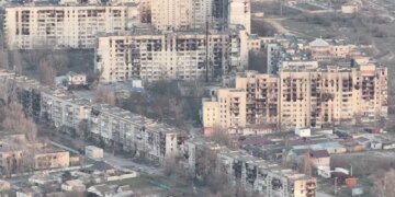 Олешки стали смертельною пасткою, люди йдуть з міста через мінні поля – рф не підтверджує готовність до гуманітарної евакуації