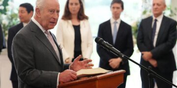 Король Чарльз попередив лідерів у сфері ШІ про екзистенційні ризики, якщо технологія "потрапить не в ті руки"