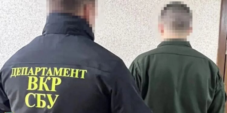 СБУ по горячим следам задержала двух подозреваемых в совершении теракта у здания ТЦК во Львовской области