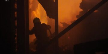 Житомирщина под ударом: пожары в складских зданиях, есть жертвы