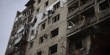 У Сумах після російського удару 7-річний хлопчик залишився без батьків і перебуває в реанімації
