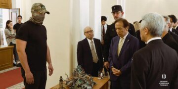 ГУР показало японській делегації компоненти балістичної ракети КНДР