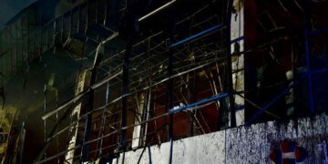 Ворожий удар по ТЦ у Дніпрі: кількість постраждалих зросла до п’яти