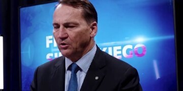 Сікорський повідомив, скільки потужностей рф знищила Україна, та пригрозив росіянам літаками