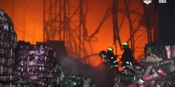 Россия атаковала склады супермаркетов в Одесской области: вспыхнул пожар