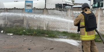 росія двічі за ранок атакувала АЗС на Житомирщині – чи відкрита траса