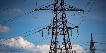 Нові знеструмлення у 7 областях та зростання споживання на 4,5% – наслідки атак рф і негоди
