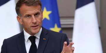 "Правдоподібний сценарій" – Макрон висловився про плани нової мобілізації до 300 тисяч у росії