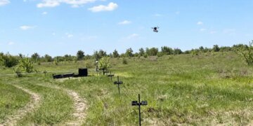 В Україні створили загородження "Чагарник", яке за секунду перерізає оптоволокно FPV-дронів