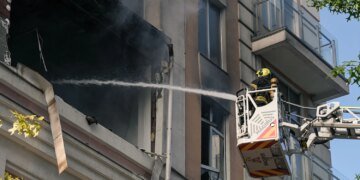 Вокзал у Києві не пошкодило атакою рф, але є нові влучання у двох районах