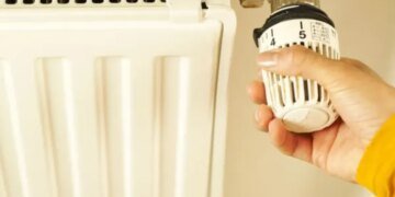 За холодные батареи можно не платить: когда украинцам должны обнулить счет за отопление
