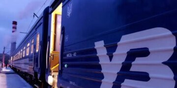 Масований удар рф спричинив затримки поїздів, деякі запізнюються більш ніж на 6 годин