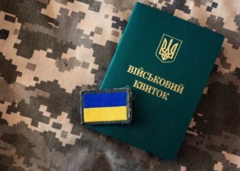 Со скамьи подсудимых — в строй: суд не отменил мобилизацию мужчины, обвиняемого в госизмене