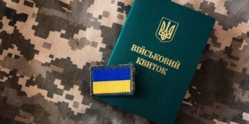 Со скамьи подсудимых — в строй: суд не отменил мобилизацию мужчины, обвиняемого в госизмене