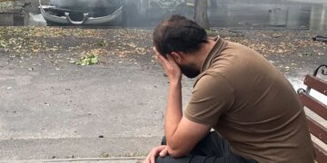 росіяни безпілотником влучили в авто іноземних журналістів на Донеччині
