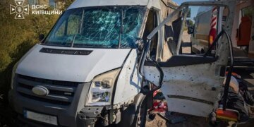 У Вишневому дрон упав на дорогу, якою рухались автомобілі – рятувальники розкрили деталі атаки на Київщину