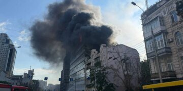 Удар рф по медцентру у Києві: відомо про трьох постраждалих
