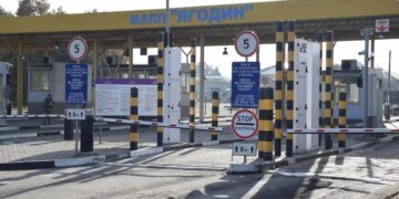 Влучання ворожого дрона біля кордону з Польщею: ударною хвилею пошкоджено будівлю КПП "Ягодин" та на в’їзд в термінал