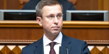 “Правительство замораживает все некритические расходы из бюджета – реконструкции, парки и фонтаны”, — Корецкий. ВИДЕО