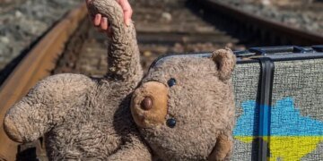 Вывозили детей «на оздоровление»: СБУ заочно влепила подозрение еще двум чиновникам оккупированного Донецка