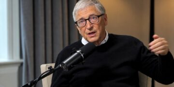Билл Гейтс о мире, где ИИ заменяет работников быстрее, чем меняется общество
