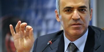 Каспаров в The Telegraph назвал 5 шагов, которыми Европа может остановить Путина