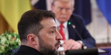 Зеленский призвал не выводить российских олигархов из-под санкций