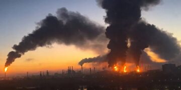 Украинские дроны снова подожгли НПЗ в Капотне и склад в Подмосковье