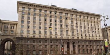 Киев запасается продуктами и водой на случай блэкаутов: кому помогут первыми