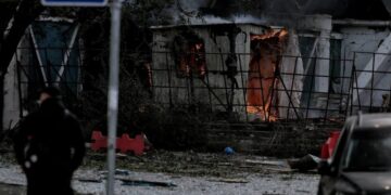 Россия бьет по заправкам и дата-центрам Киева: часть киевлян без интернета, пострадавших уже 13