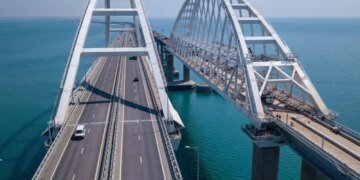 Чому порівняння ударів по мостах у Києві та Кримському мосту є хибним: роз'яснення ЦПД