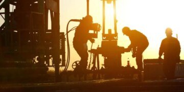 рф виплачує нафтовикам рекордні субсидії на тлі уражень НПЗ, що з'їдає її державну скарбницю – Bloomberg