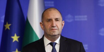 Прем’єр Болгарії закликав ЄС активніше вести діалог з рф і розкритикував постачання зброї Києву