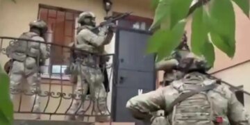 Держали в «реабилитационном центре», пока грабили квартиру: полиция задержала организатора похищения ветерана