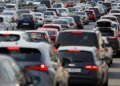 Київ зупинився у кілометрових заторах після перекриття мостів через нічні удари рф