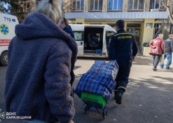 Острый стресс и потерянные дома: спасатели помогают эвакуированным с Харьковщины