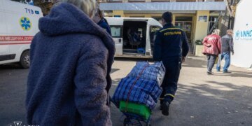 Острый стресс и потерянные дома: спасатели помогают эвакуированным с Харьковщины
