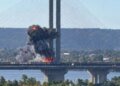 Российские дроны добивают Южный мост в Киеве: ВИДЕО новой атаки