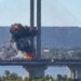 Российские дроны добивают Южный мост в Киеве: ВИДЕО новой атаки