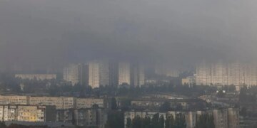 Після російських ударів Київ накривають дим і сажа: повітря стає небезпечним для містян – BILD