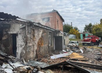 Изюм горит из-за дронов: оккупанты дважды ударили по городу, пострадали 4 человека