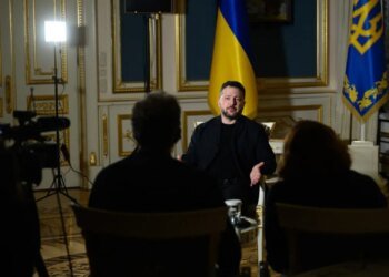 Зеленский требует ускорить работу над ракетой, которая сможет достать до Москвы, и обещает удвоить удары по нефтезаводам России