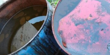 На шухере с рацией: двое жителей Сумской области стерегли подъезды, пока сообщники качали нефть из магистральной трубы