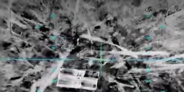 Українські військові безпілотниками доставили до окупованих Олешок їжу та медикаменти