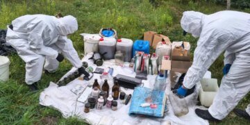 Метадон под видом автомобильной жидкости: правоохранители вскрыли группу, которая ежемесячно производила более 20 кг наркотиков