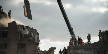 До 16 зросла кількість загиблих через ракетний удар рф у Прилуках
