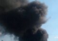 Кровь в Киеве: вражеский дрон поджёг магазин — двое погибших